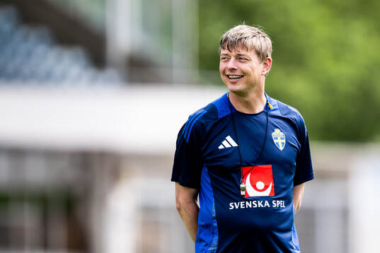 Head coach Jon Dahl Tomasson of the Swedish men's national