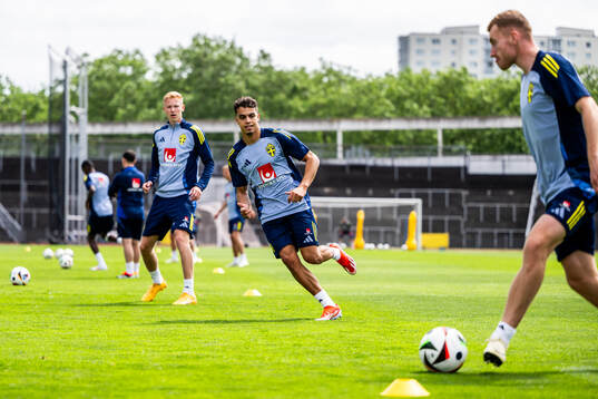 Hugo Larsson, Yasin Ayari and Dejan Kulusevski of the