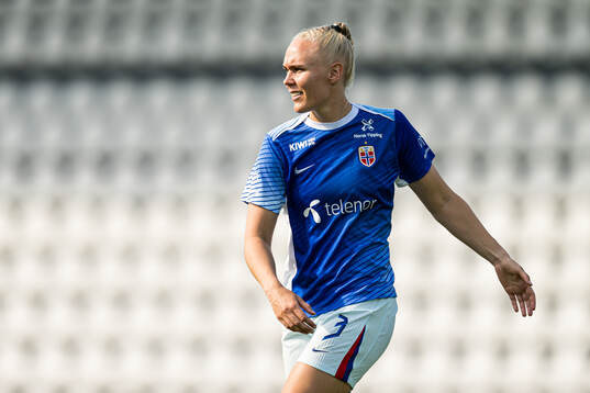 Maria Thorisdottir of Norway warms up