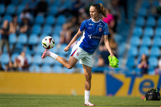 Caroline Graham Hansen of Norway warms up