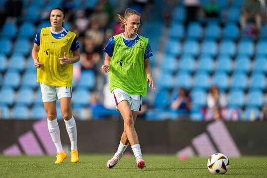 Caroline Graham Hansen of Norway warms up