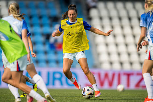 Vilde Bøe Risa of Norway warms up