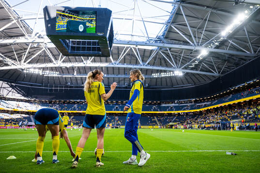 Matilda Vinberg and Nathalie Björn of Sweden