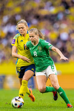 Fridolina Rolfö of Sweden and Ruesha Littlejohn of