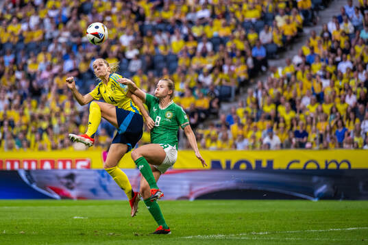 Hanna Lundkvist of Sweden and Ruesha Littlejohn of Republic