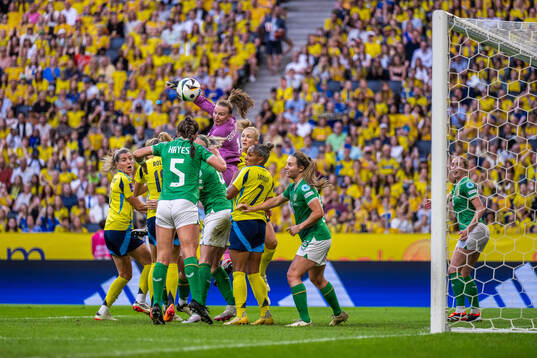 goalkeeper Courtney Brosnan of Republic of Ireland and