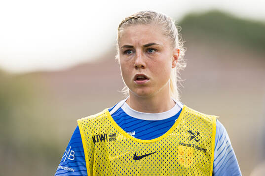 Sophie Roman Haug of Norway warms up