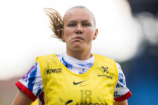 Frida Maanum of Norway warms up