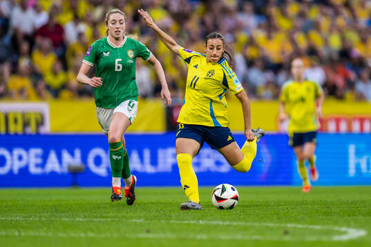 Megan Connolly of Republic of Ireland and Rosa Kafaji of