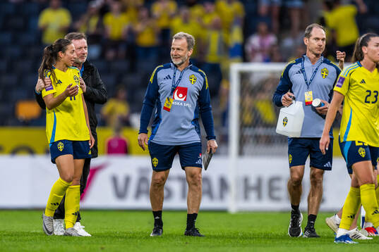 Rosa Kafaji and head coach Peter Gerhardsson of Sweden