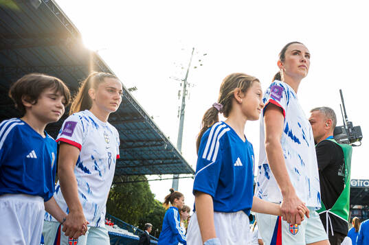 Vilde Bøe Risa and Ingrid Syrstad Engen of Norway