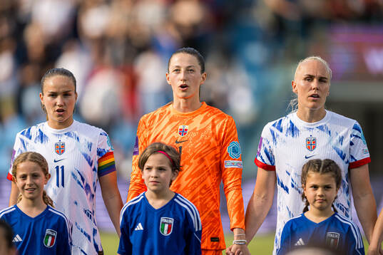 Guro Reiten, Cecilie Fiskerstrand and Maria Thorisdottir of
