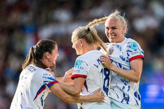 Frida Maanum of Norway celebrates