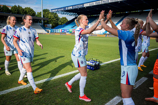 Elisabeth Terland and Karina Sævik of Norway