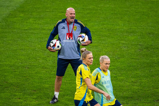 Assistant coach Magnus Wikman of Sweden