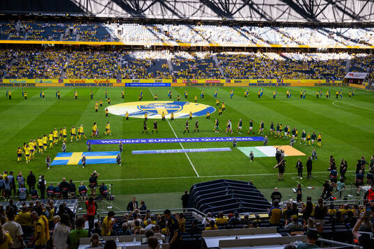 Players of Sweden and of Republic of Ireland