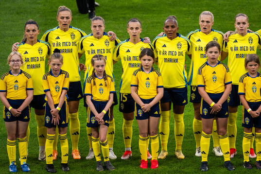 Playerz of Sweden, with a shirt dedicated to team manager