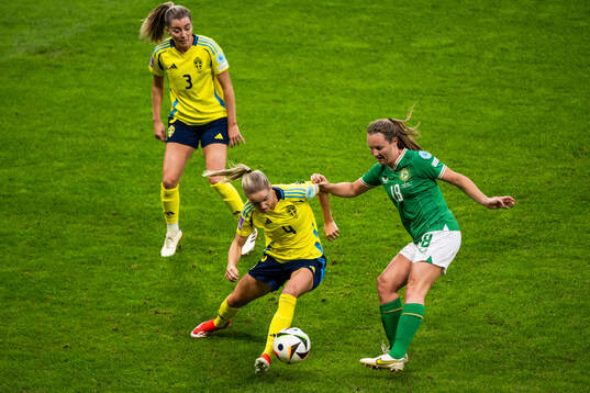 Hanna Lundkvist of Sweden and Kyra Carusa of Republic of