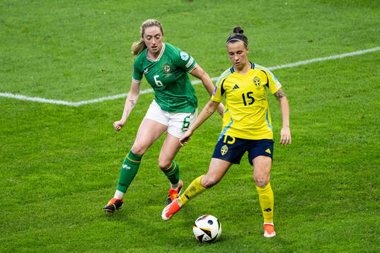 Megan Connolly of Republic of Ireland and Julia Zigotti