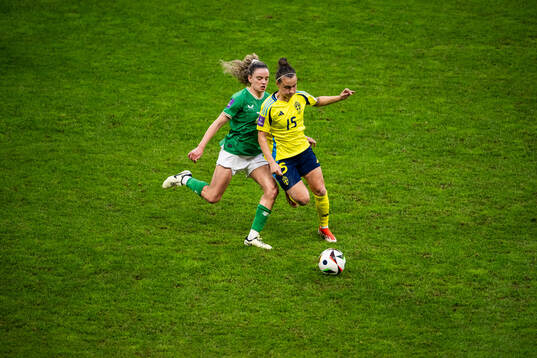 Leanne Kiernan of Republic of Ireland and Julia Zigotti