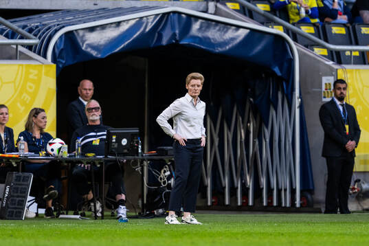 head coach Eileen Gleeson of Republic of Ireland
