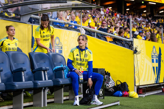 Nathalie Björn of Sweden, with a shirt dedicated to team