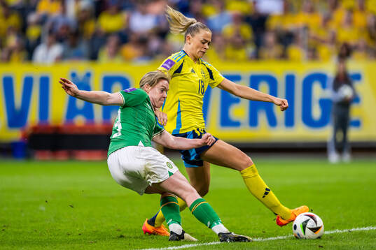 Aoife Mannion of Republic of Ireland and Fridolina Rolfö