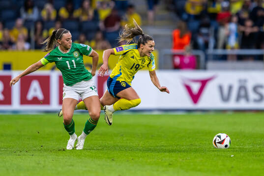 Katie McCabe of Republic of Ireland and Johanna Rytting