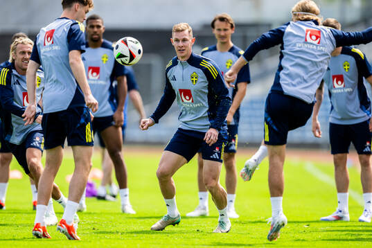 Bläddra bland fler bilder av Football, Sweden, training