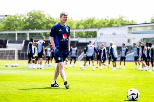 Head coach Jon Dahl Tomasson of the Swedish men's national