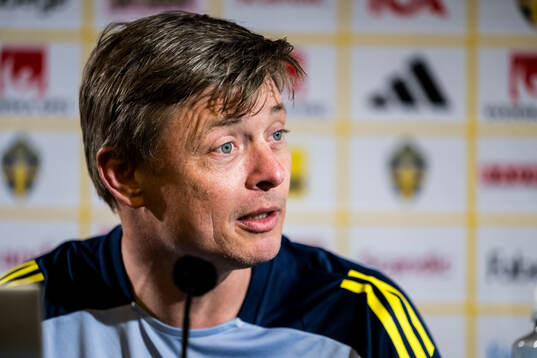 Head coach Jon Dahl Tomasson of the Swedish national