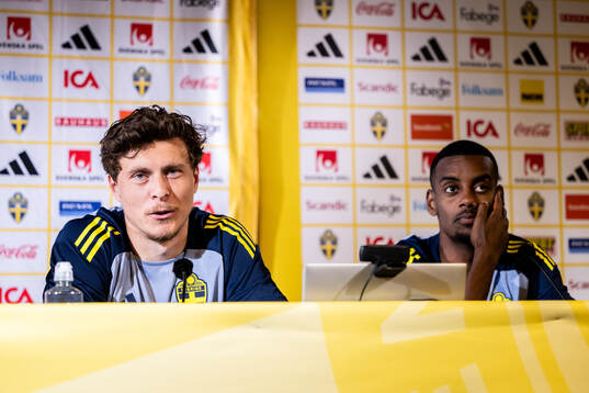 Victor Nilsson Lindelöf and Alexander Isak of the Swedish