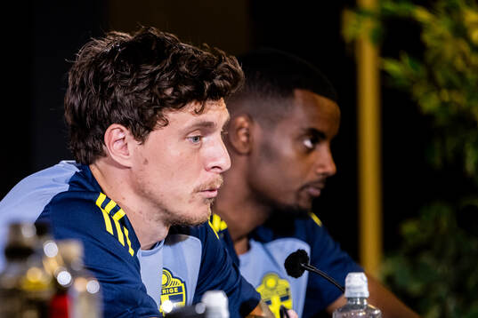 Victor Nilsson Lindelöf and Alexander Isak of the Swedish