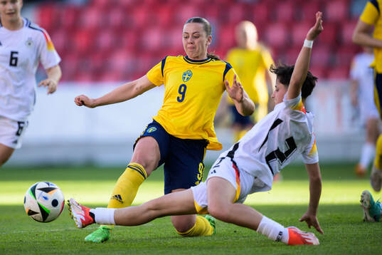 Cornelia Kapocs and Tilde Johansson of Sweden