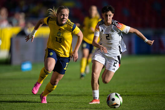 Alice Bergström of Sweden and Dilara Acikgöz of Germany