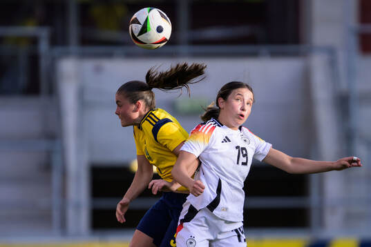 Hanna Wijk of Sweden and Loreen Bender of Germany