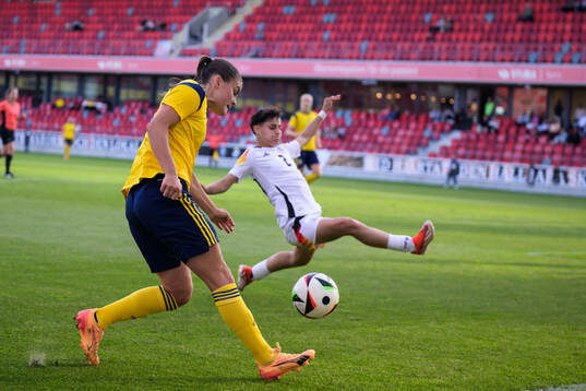 Hanna Wijk of Sweden and Dilara Acikgöz of Germany