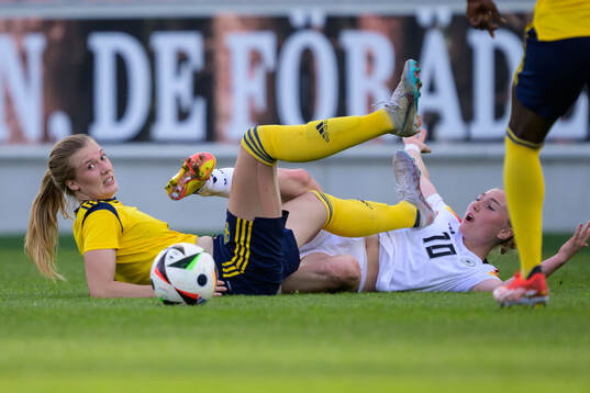 Ebba Handfast of Sweden and Sophie Nachtigall of Germany