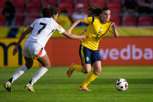Cora Zicai of Germany and Hanna Wijk of Sweden