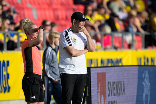 Head coach Martin Qwarmans Möller of Sweden