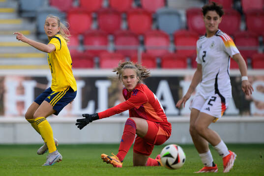 Sara Eriksson of Sweden and Goalkeeper Lina von Schrader of