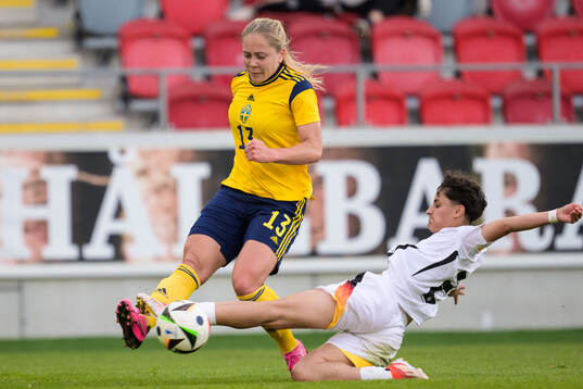 Alice Bergström of Sweden and Dilara Acikgöz of Germany