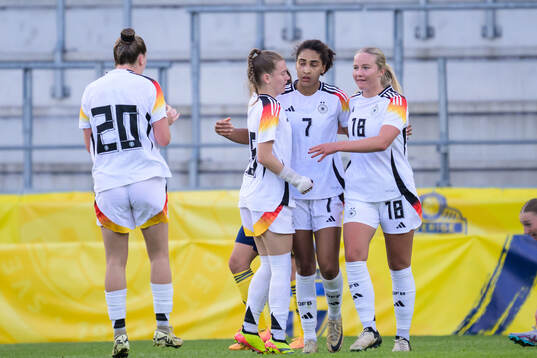Cora Zicai of Germany celebrates
