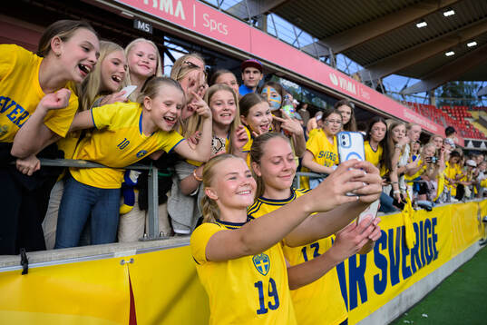 Mathilda Nildén and Alice Bergström of Sweden are taking
