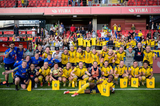 Players and staff of Sweden celebrates