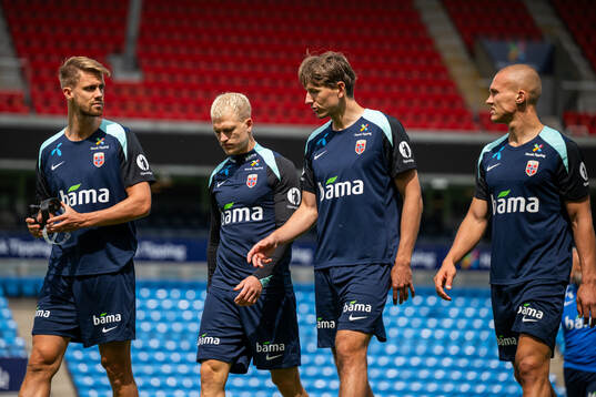 Kristoffer Ajer, Andreas Hanche-Olsen, Sander Berge and Leo