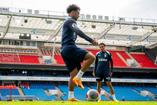 Oscar Bobb and Antonio Nusa of the Norwegian national