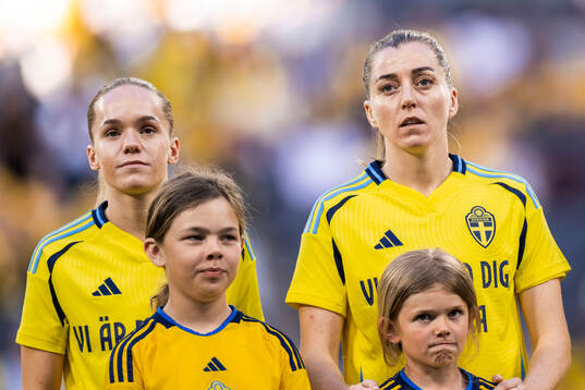 Hanna Lundkvist and Linda Sembrant of Sweden