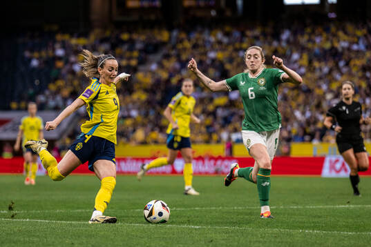 Kosovare Asllani of Sweden and Megan Connolly of Republic