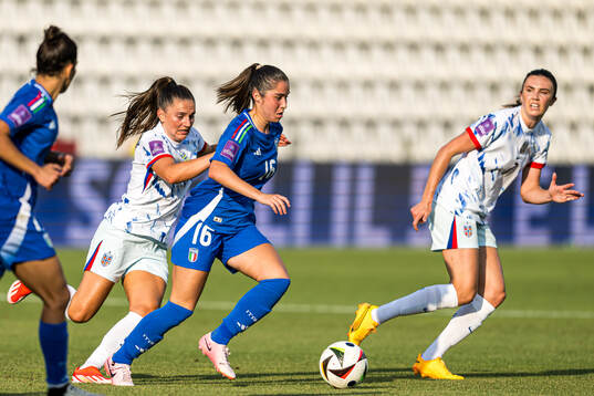 Vilde Bøe Risa of Norway and Giulia Dragoni of Italy